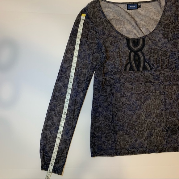 Sheer grey with black & blue pattern Mexx stretchy top. Sz L - Picture 4 of 8